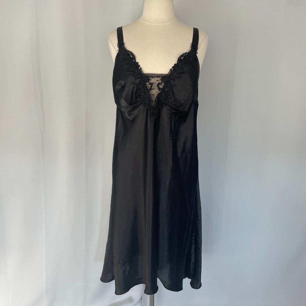 Flora Nikrooz Nightie Nightgown Plus Size 1X Black Silky Satin Lace Lingerie
